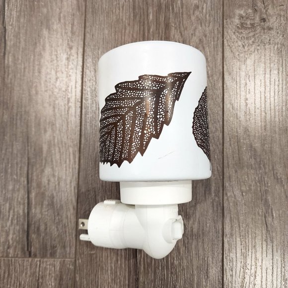 Scentsy Wall Plug Warmer with Leaf Designs - Picture 1 of 3